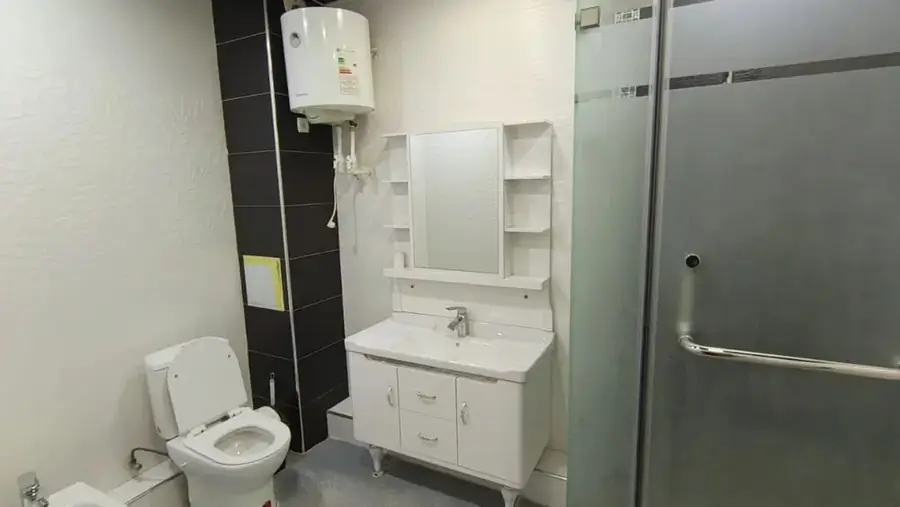 Сдается 2-комнатная квартира − 65 м²