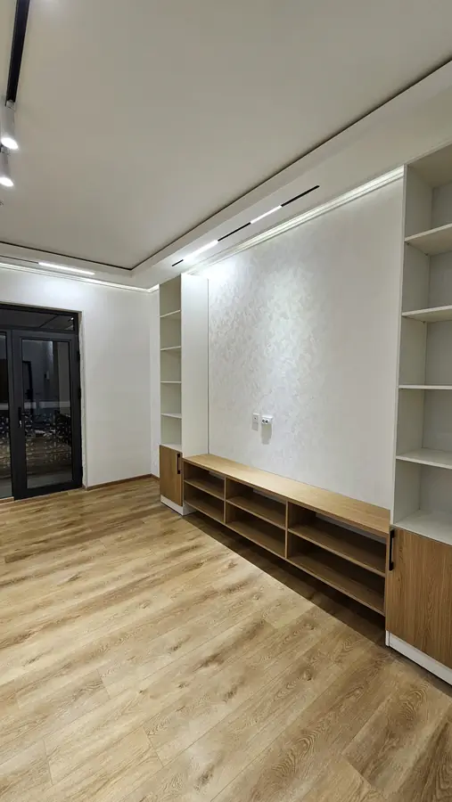Продается 2-комнатная квартира − 58 м²