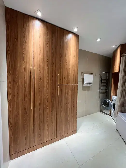 4 xonali kvartira sotiladi − 130 m²