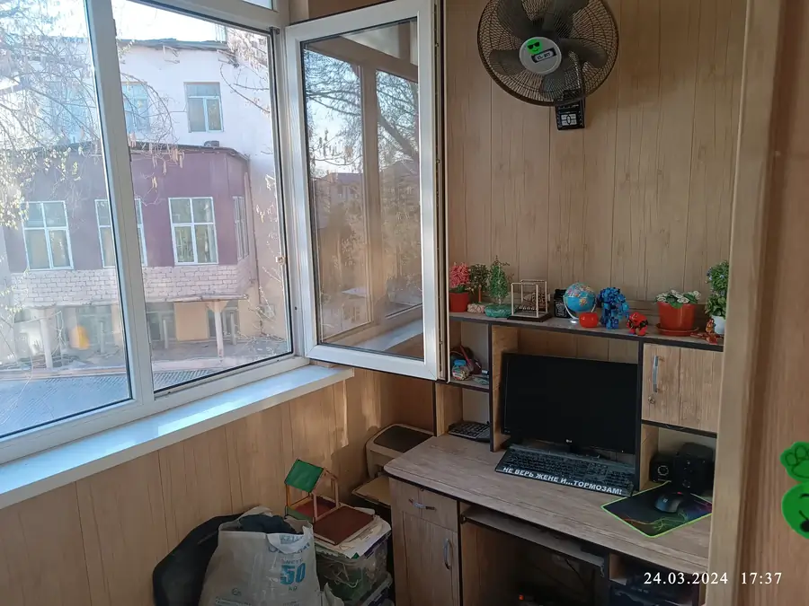 Продается 2-комнатная квартира − 56 м²