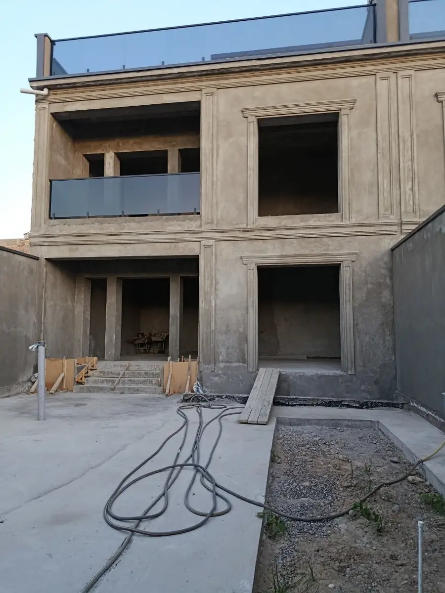4 qavatli uy sotiladi − 512 m²