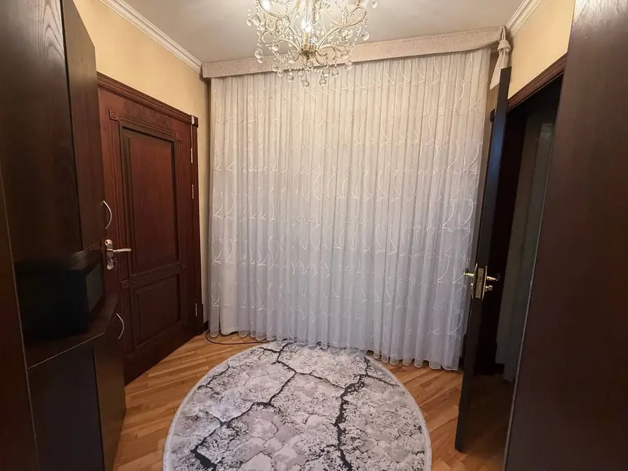 Продается 4-комнатная квартира − 80 м²