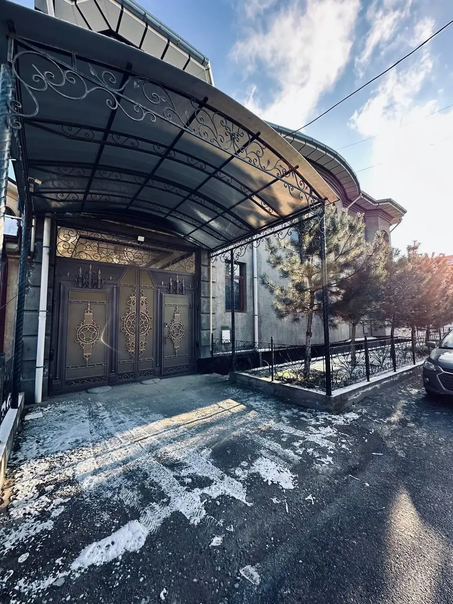 2 qavatli uy sotiladi − 500 m²