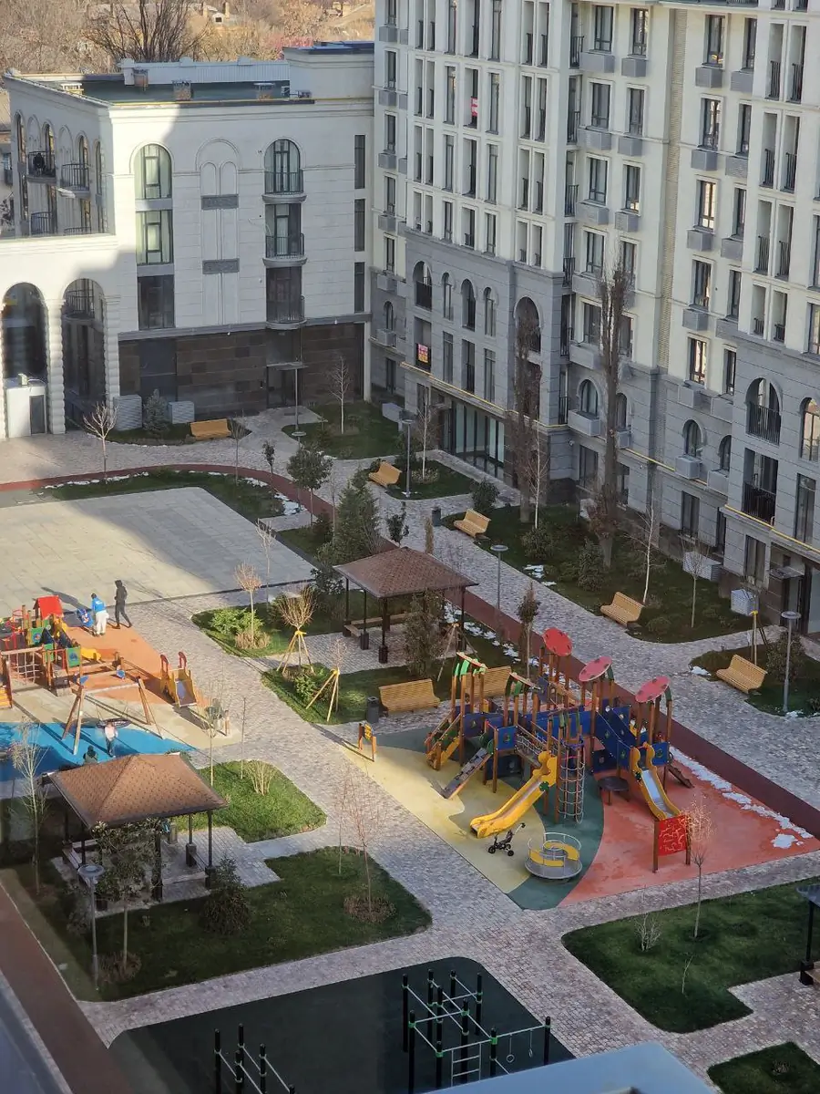 Продается 4-комнатная квартира − 118 м²