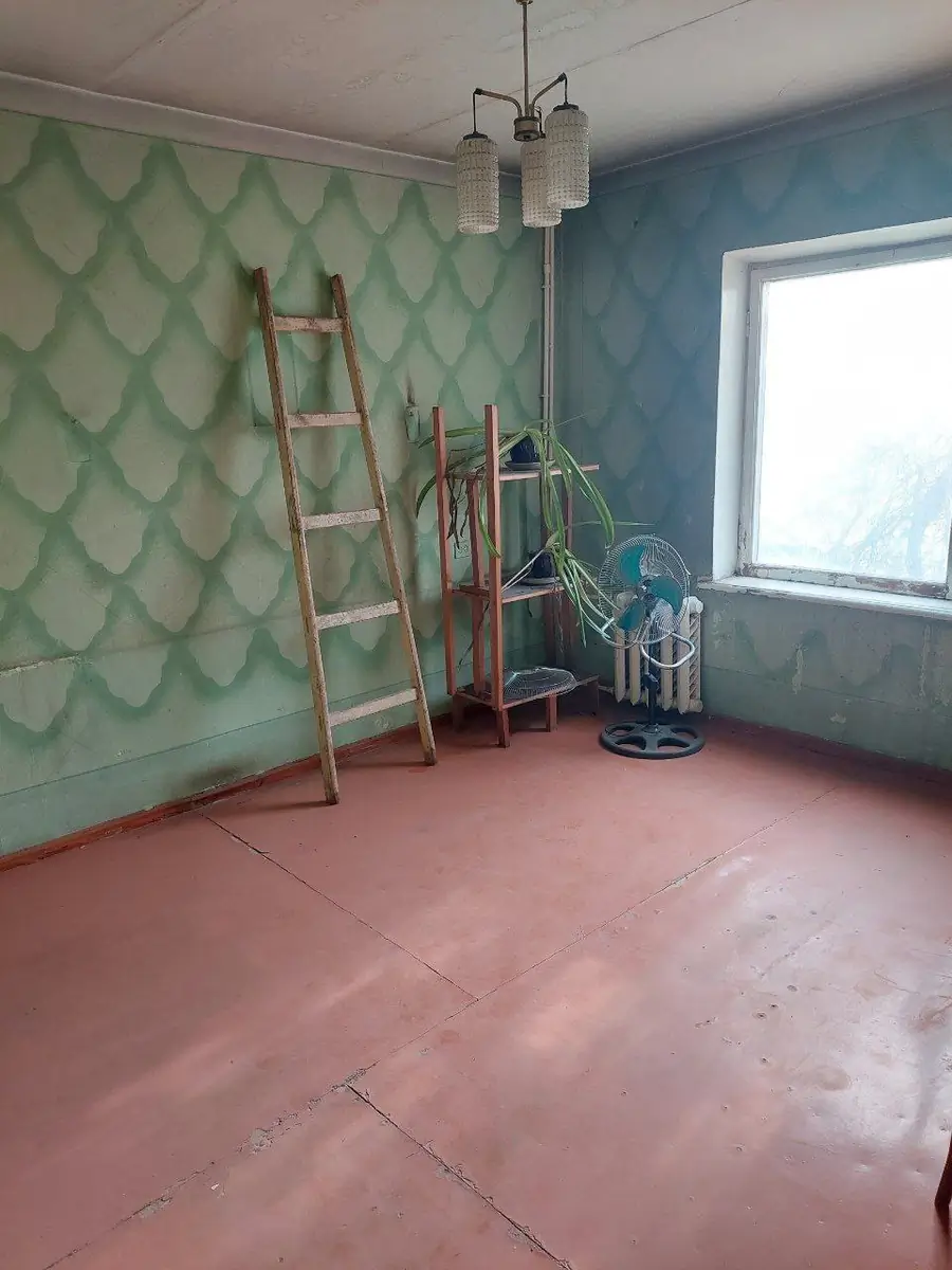 Продается 3-комнатная квартира − 77 м²