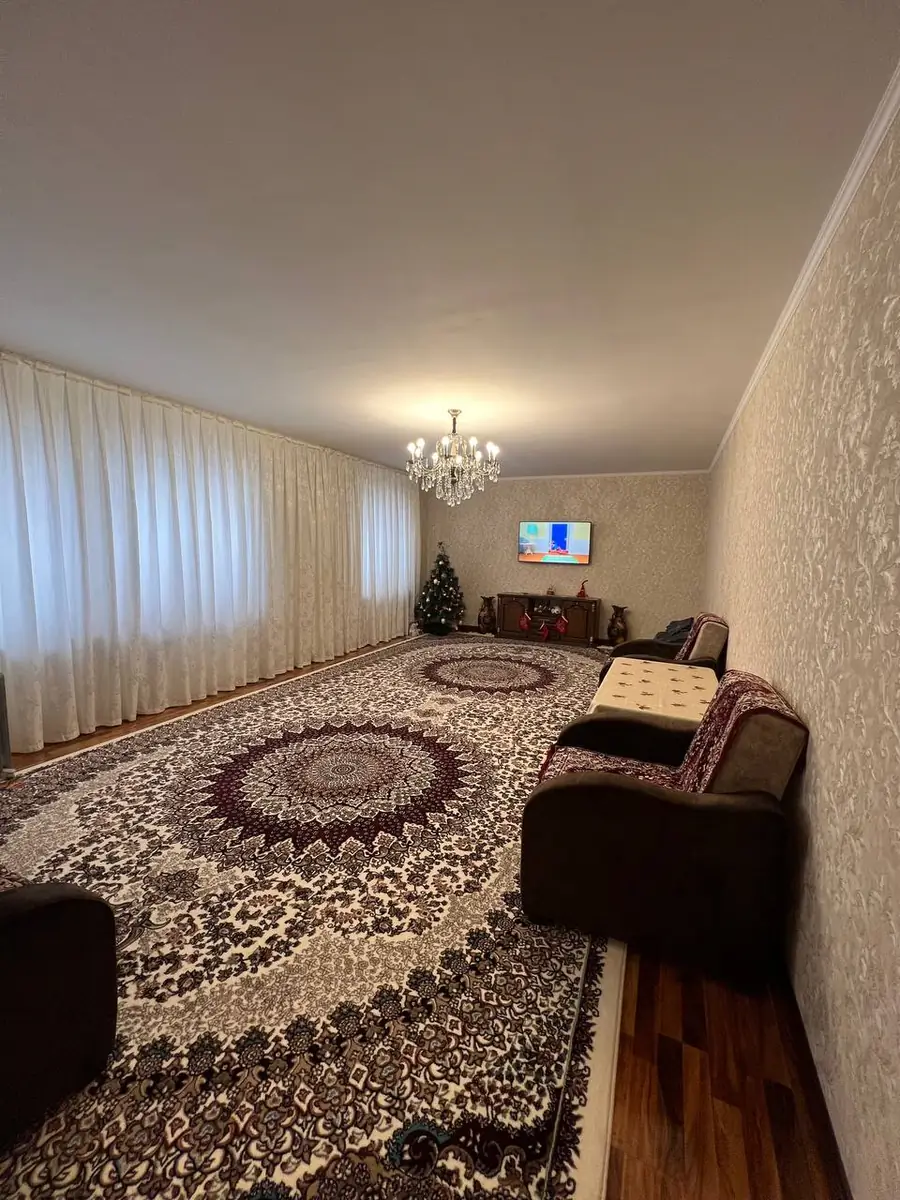 Сдается Более 5-комнатная квартира − 150 м²