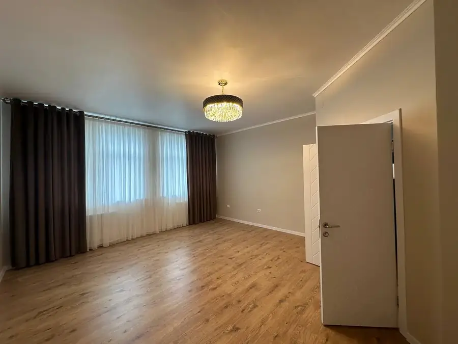 Продается 2-комнатная квартира − 66 м²