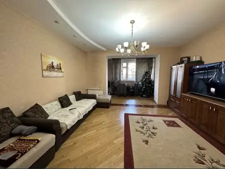 2-комнатная квартира − 70 м², 1/4 этаж