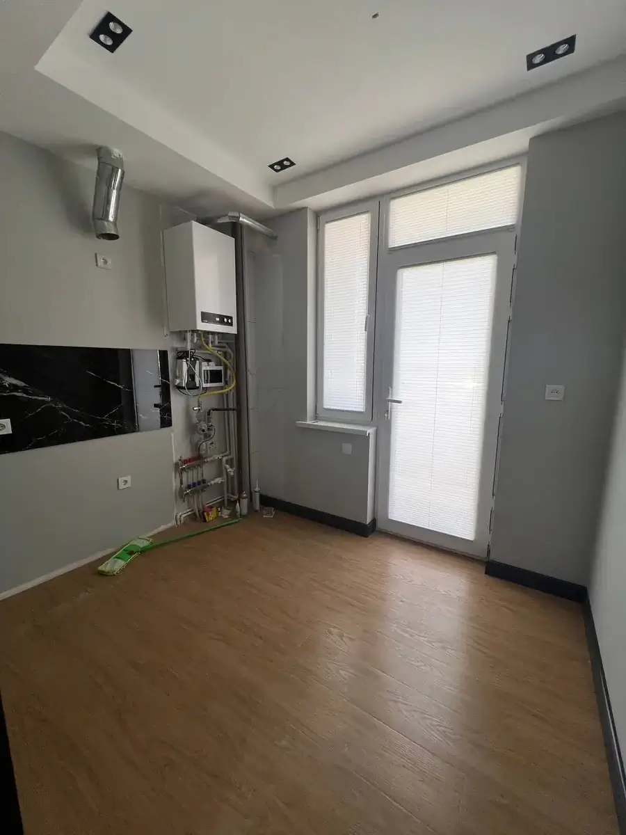 Продается 3-комнатная квартира − 72 м²