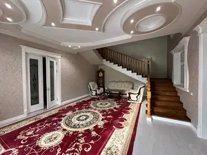 Ijaraga 2 qavatli uy − 500 m²