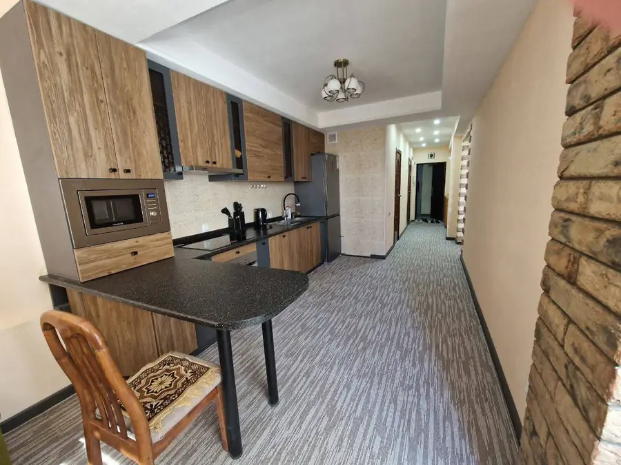 2 xonali kvartira sotiladi − 70 m²