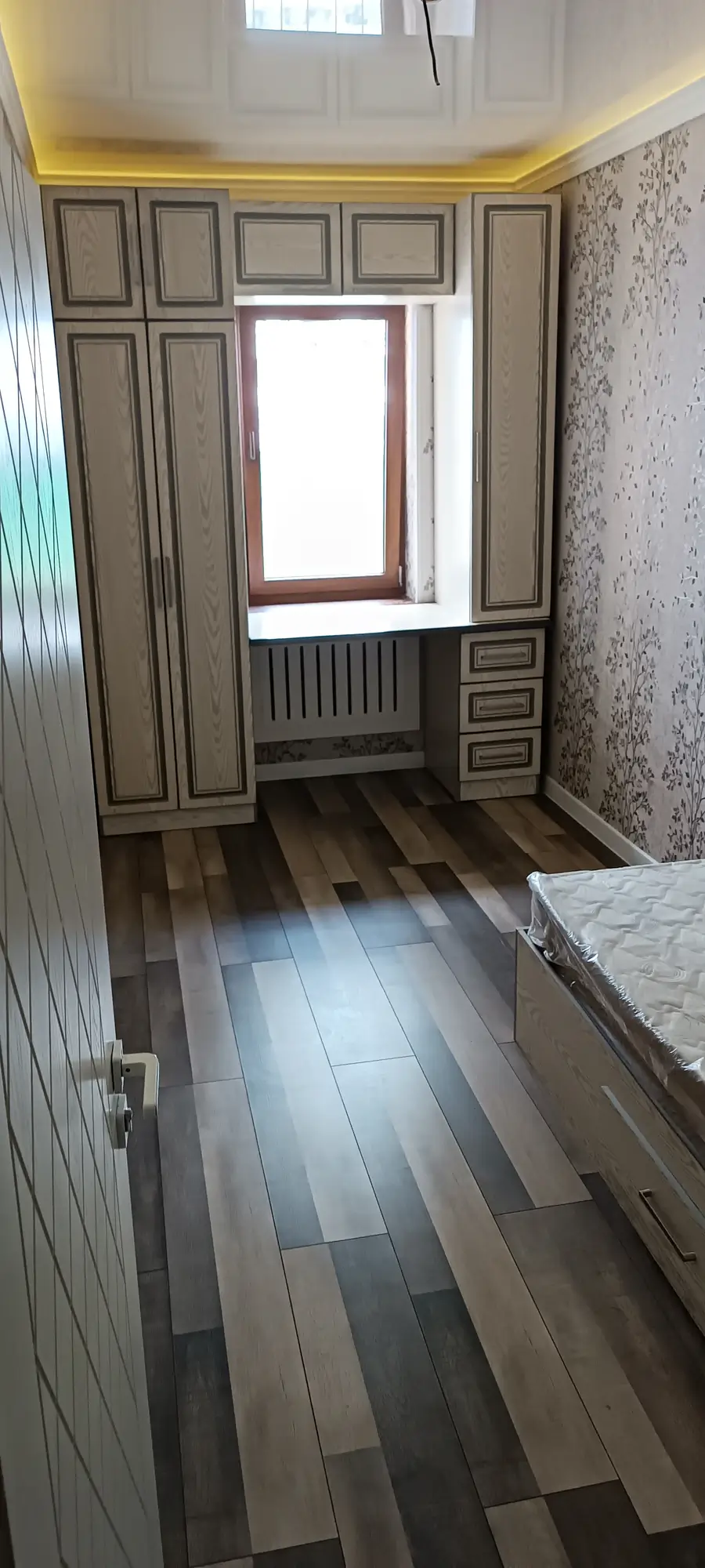 Продается 4-комнатная квартира − 102 м²