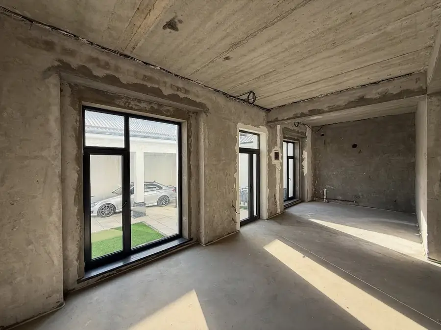 3 qavatli uy sotiladi − 400 m²