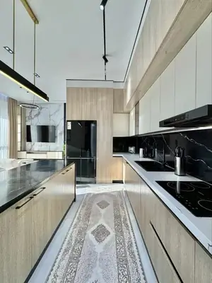 Сдается 4-комнатная квартира − 230 м²