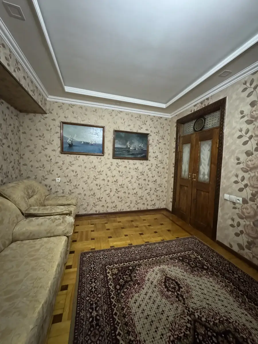 3 xonali kvartira sotiladi − 90 m²
