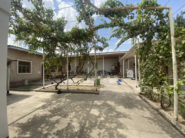 1 qavatli uy − 999 m², 8.3 sot. 