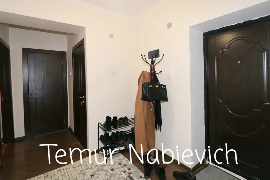 Продается 2-комнатная квартира − 62 м²