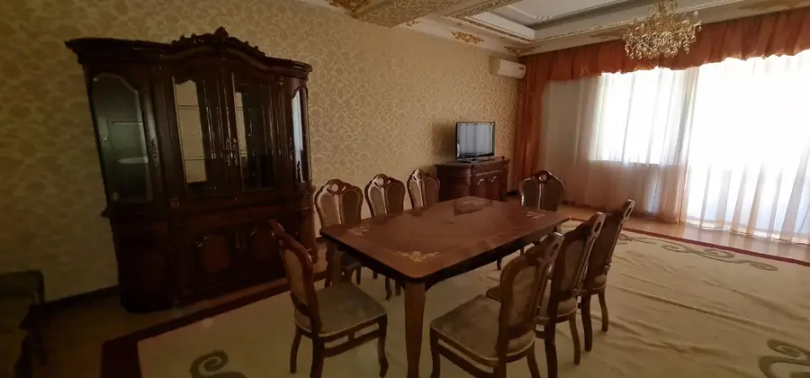 Ijaraga 4 xonali kvartira − 200 m²