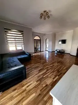 Ijaraga 3 qavatli uy − 750 m²