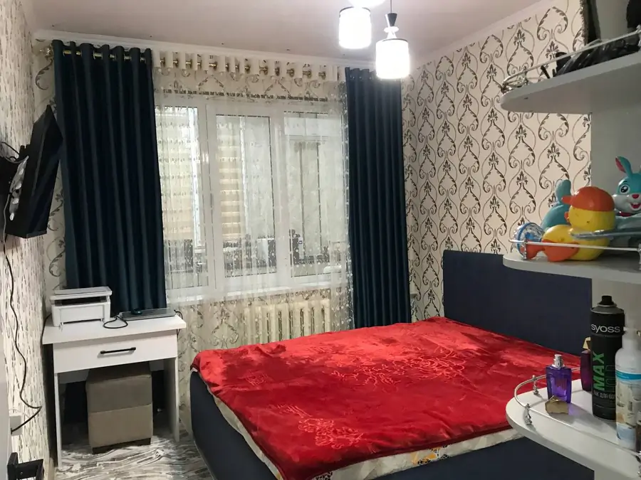 Продается Более 5-комнатная квартира − 120 м²