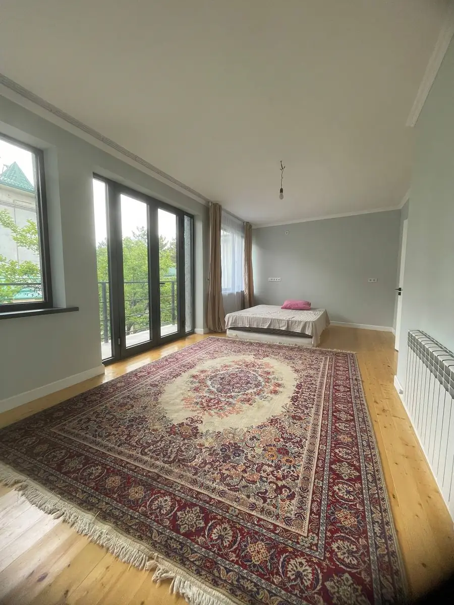 Ijaraga 2 qavatli uy − 340 m²
