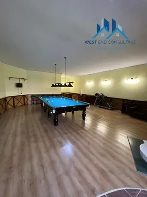 Сдается 2-этажный дом − 300 м²