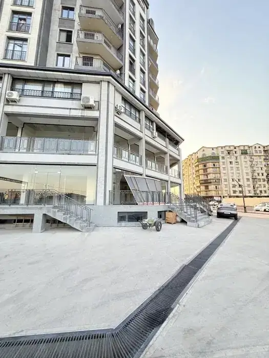 Продается офис − 1365 м²