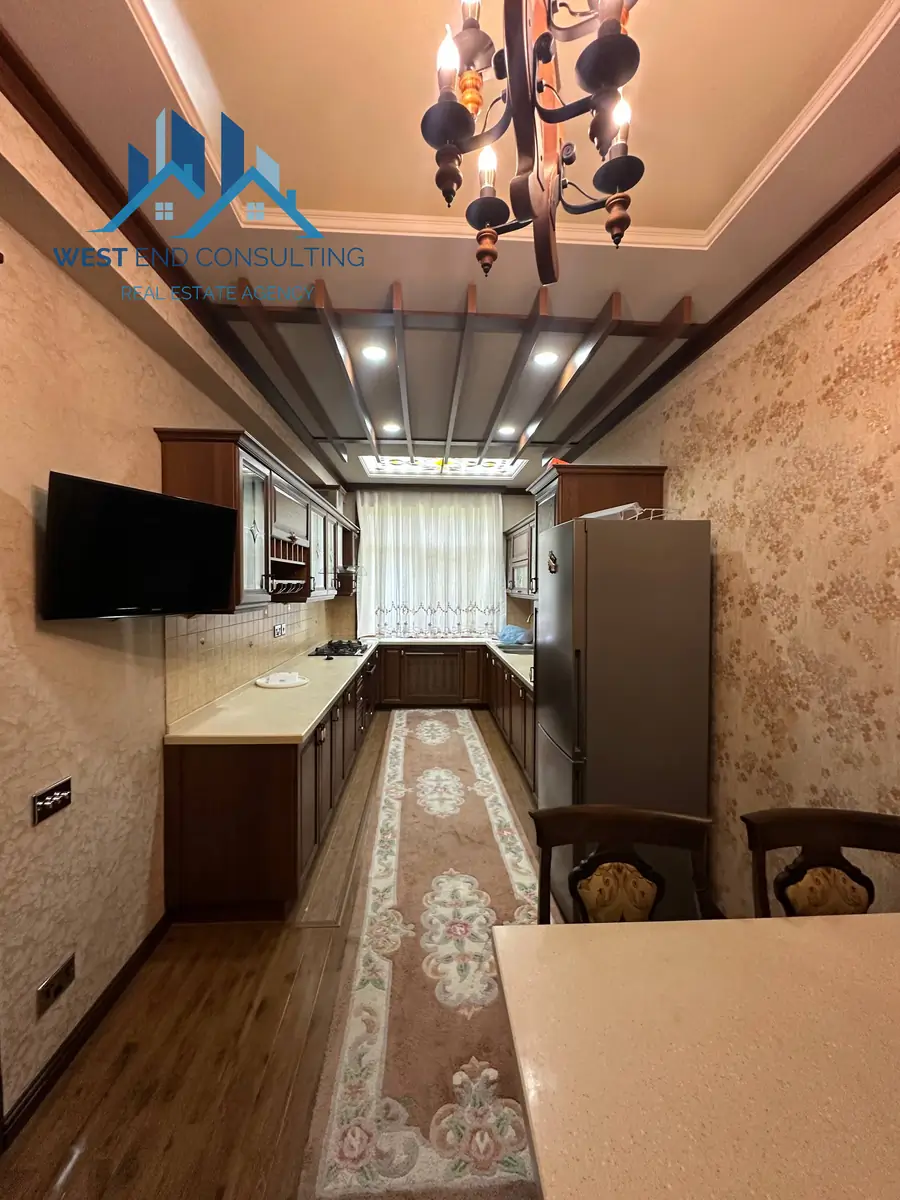 Сдается Более 5-комнатная квартира − 160 м²