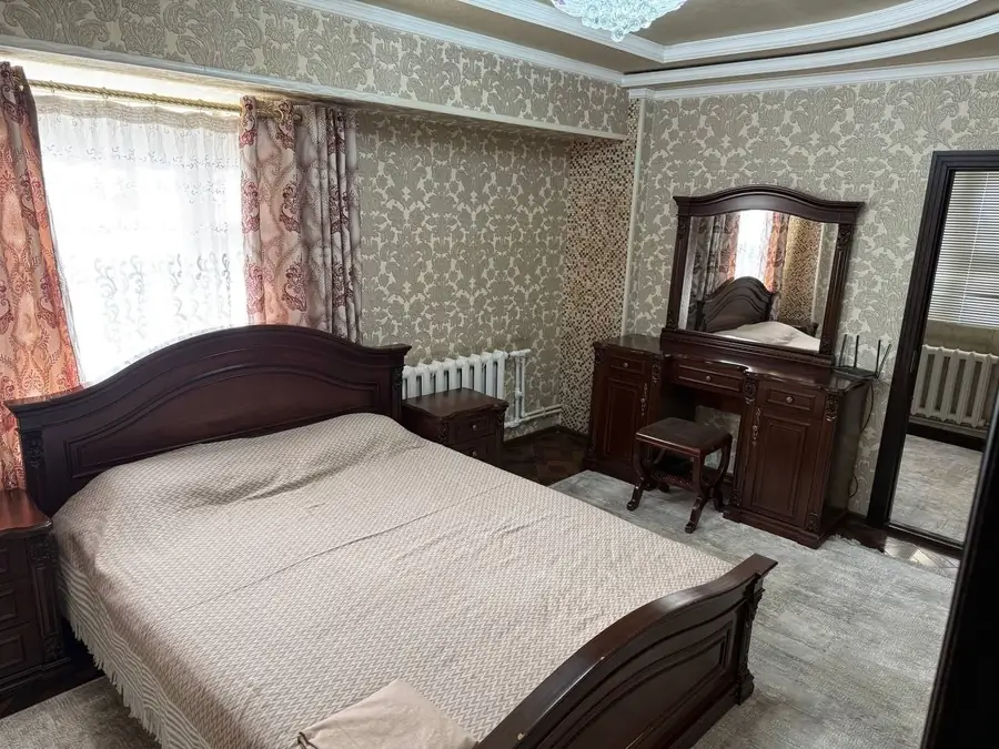 Сдается 2-комнатная квартира − 57 м²
