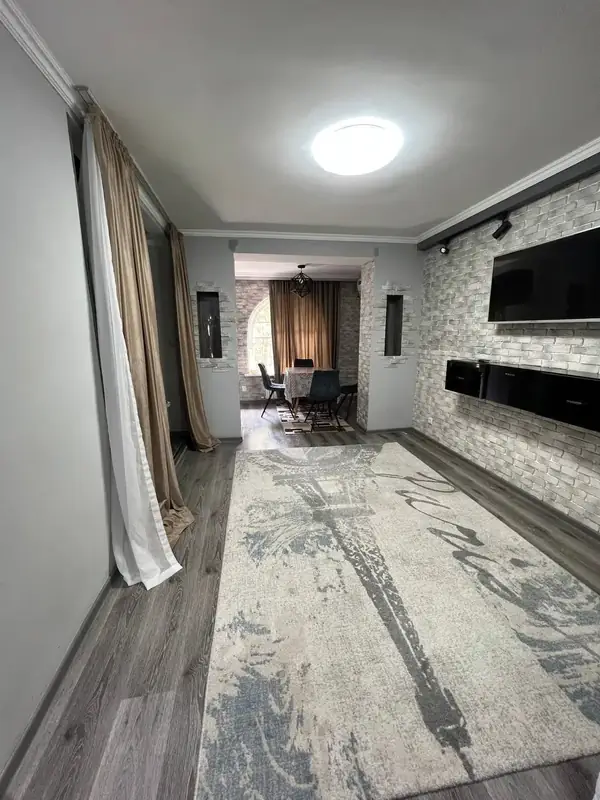 1-комнатная квартира − 42 м², 3/5 этаж