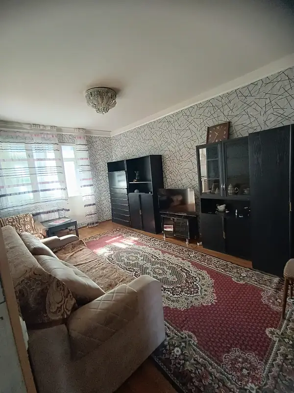 3 xonali kvartira sotiladi − 67.2 m²