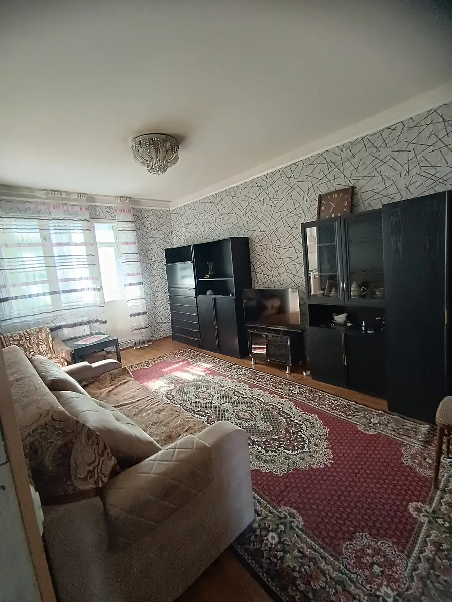 3 xonali kvartira sotiladi − 67.2 m²