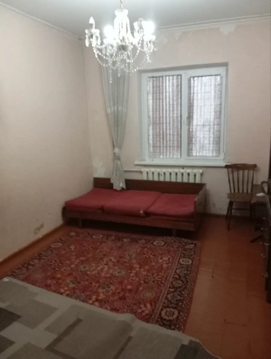 Продается 1-комнатная квартира − 39 м²