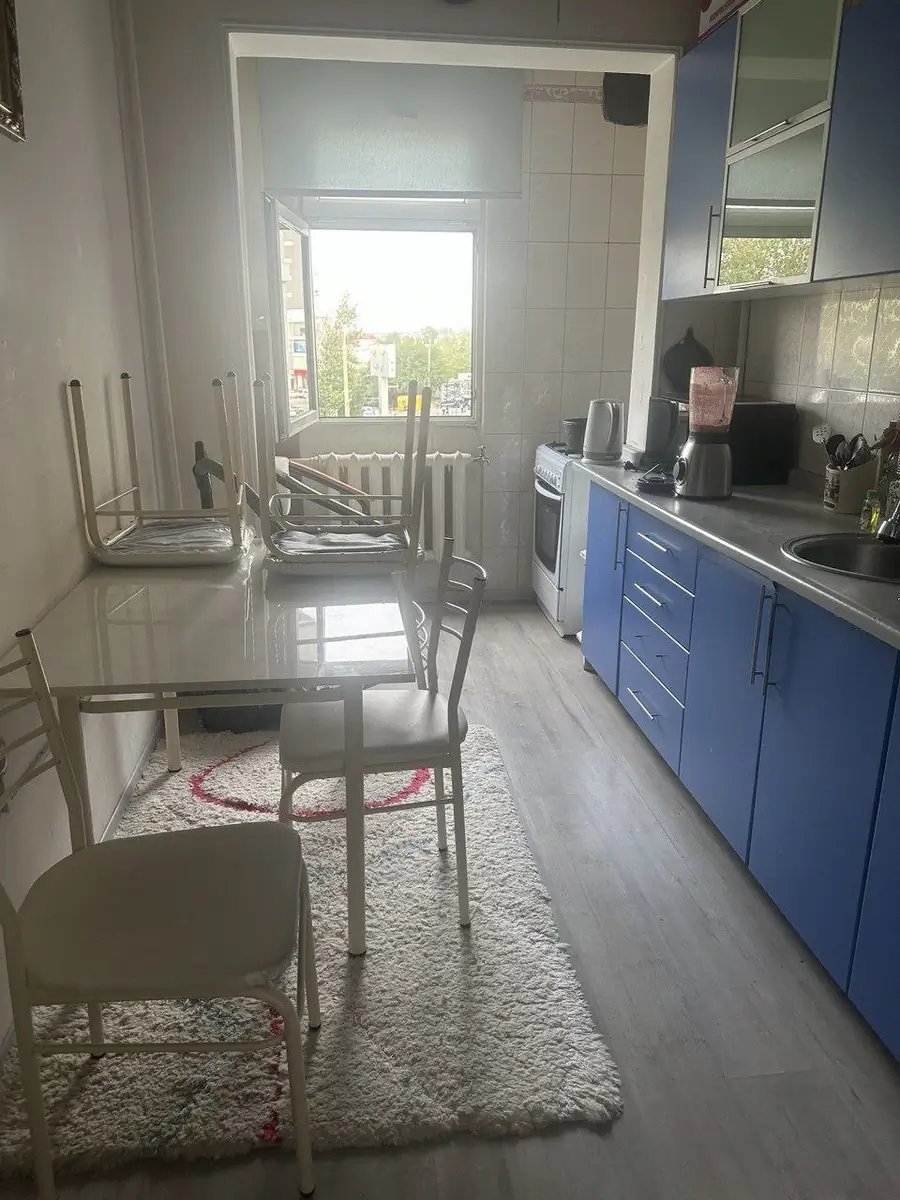 3 xonali kvartira sotiladi − 72 m²