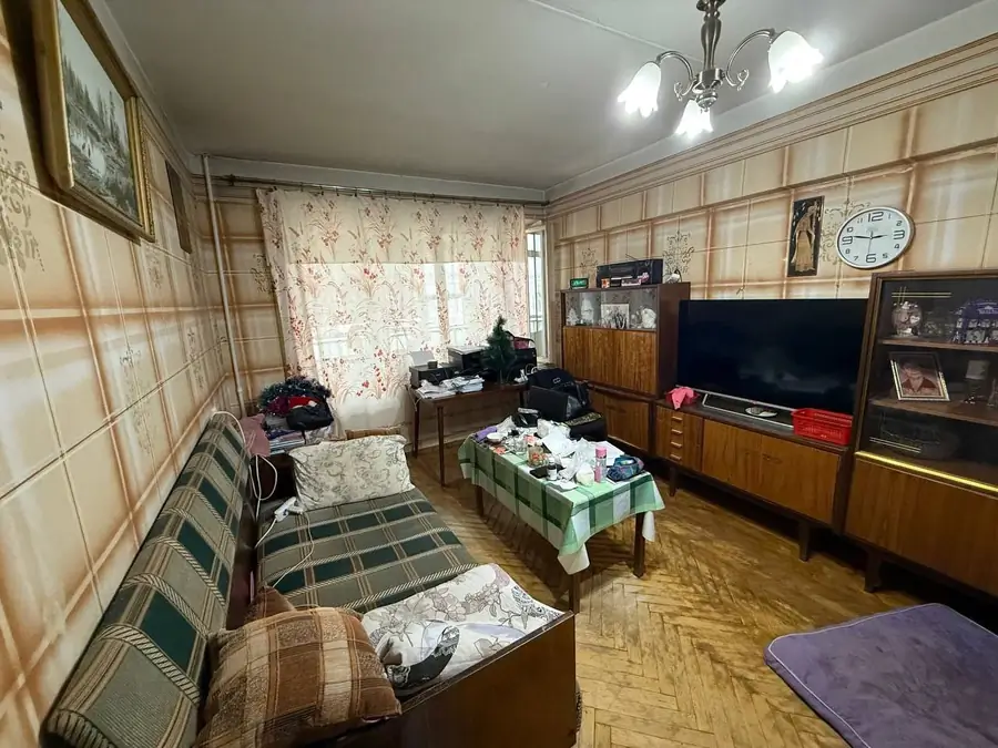 4 xonali kvartira sotiladi − 80 m²