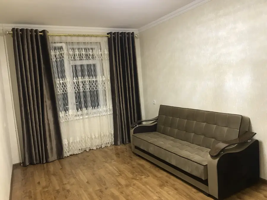 Сдается 2-комнатная квартира − 55 м²