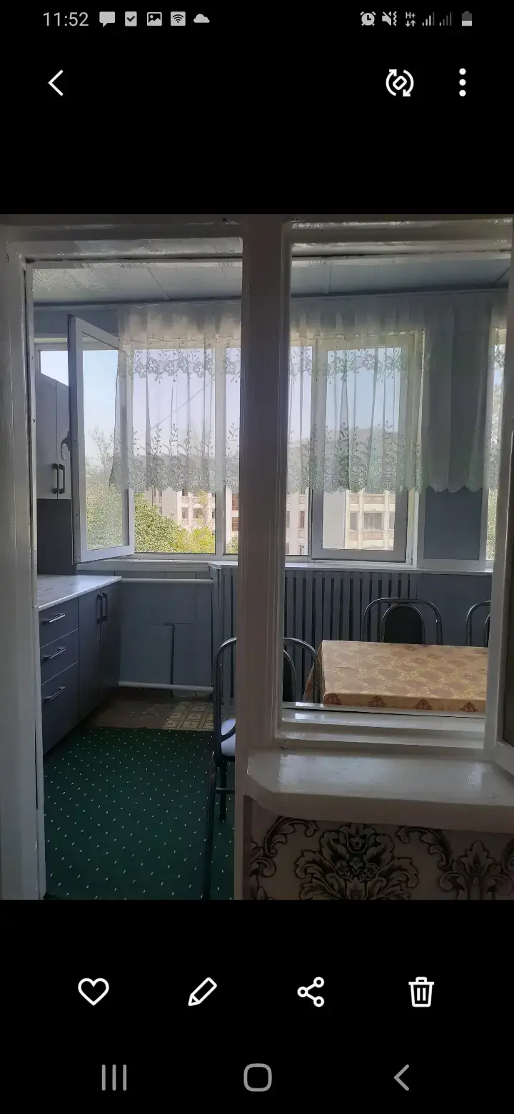 Продается 1-комнатная квартира − 50 м²