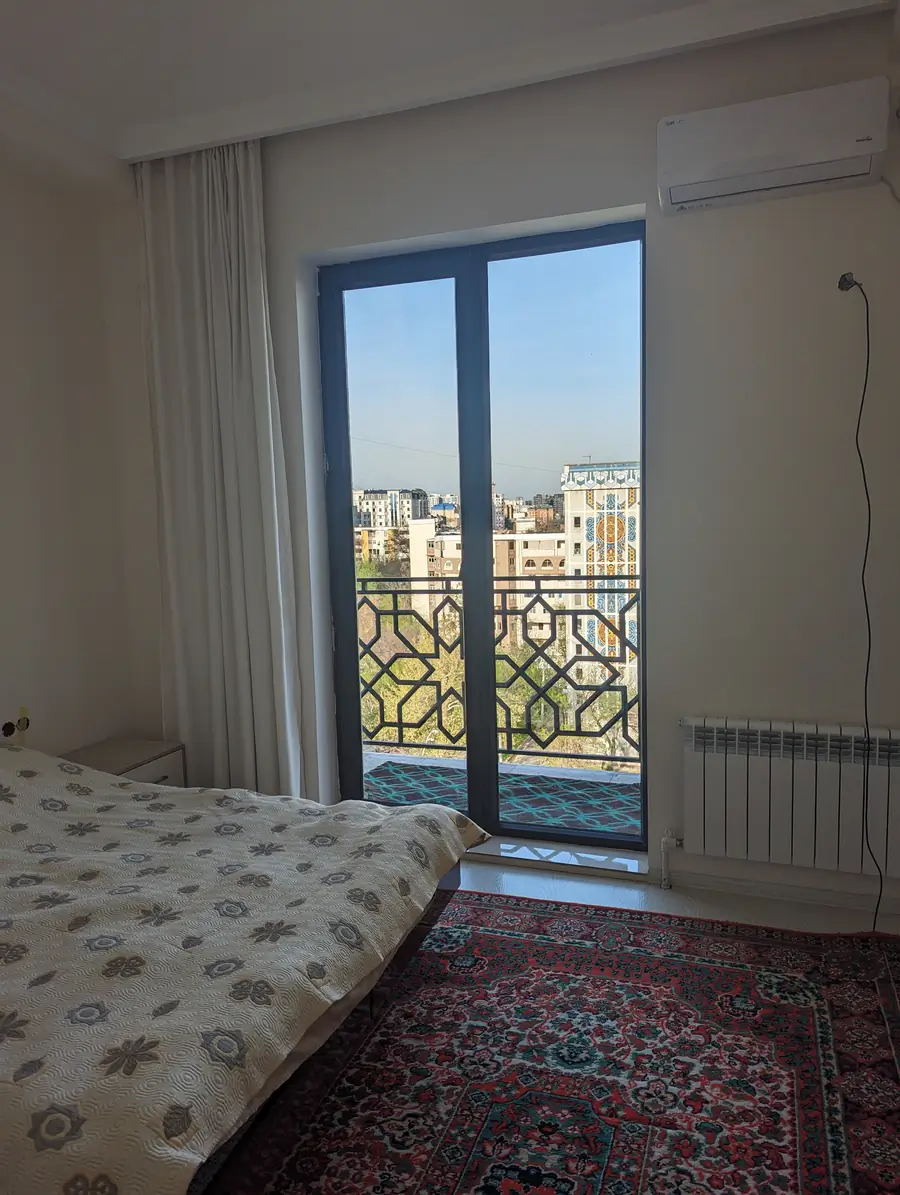 Продается 3-комнатная квартира − 90 м²