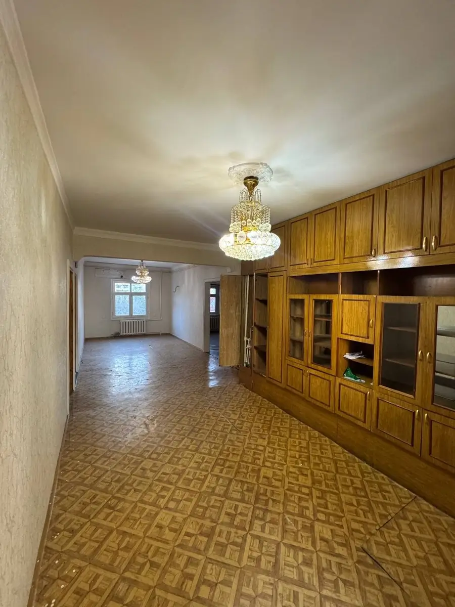 Продается Более 5-комнатная квартира − 111 м²