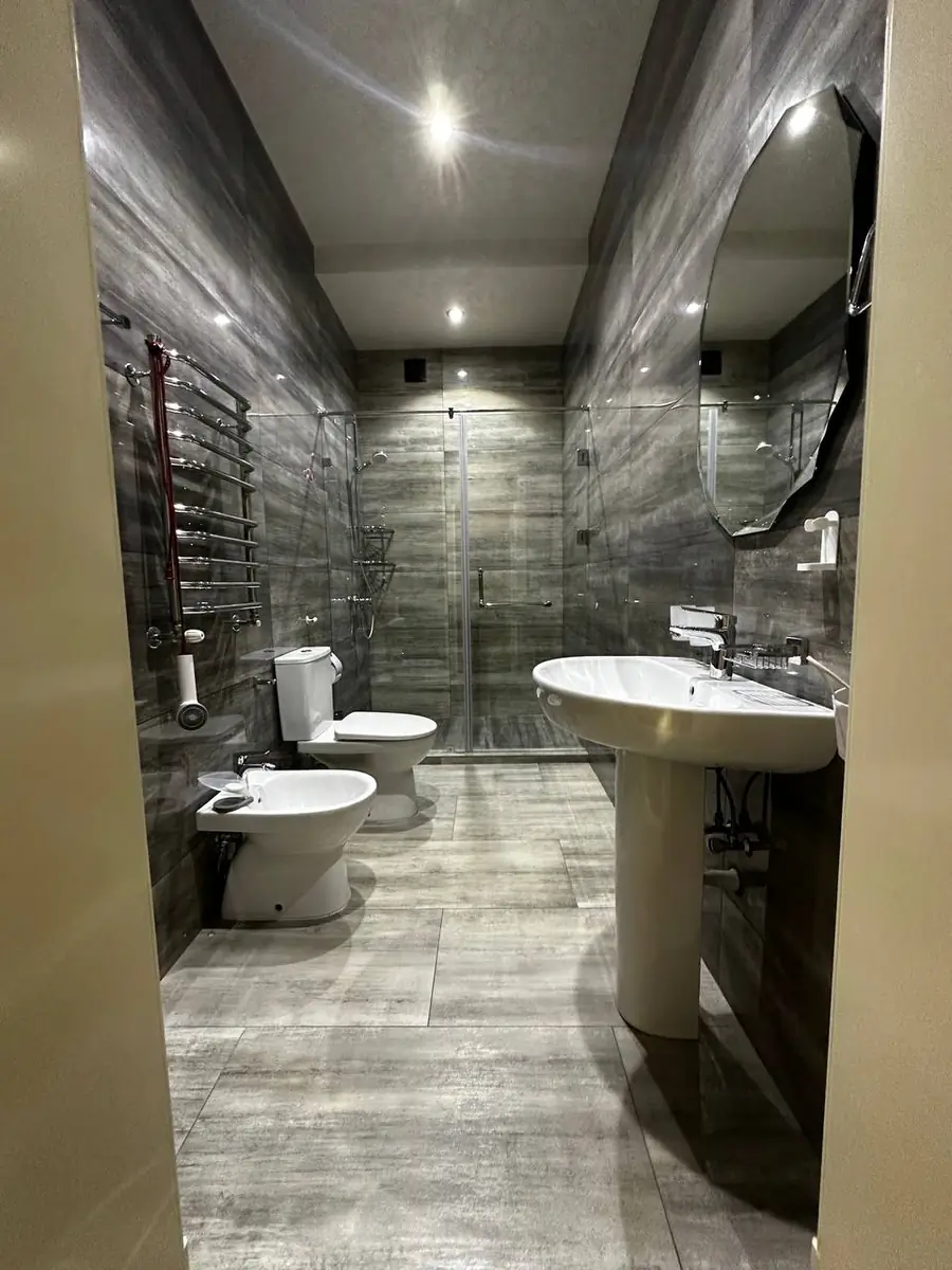 3 qavatli uy sotiladi − 450 m²