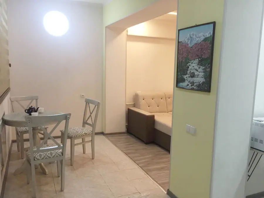Сдается 2-комнатная квартира − 55 м²