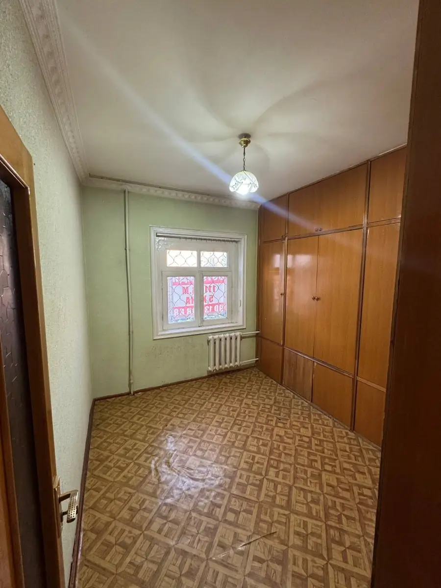 Продается 4-комнатная квартира − 111 м²