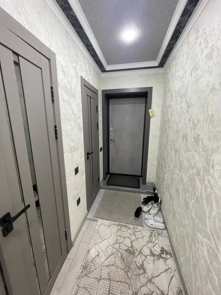 3 xonali kvartira sotiladi − 52 m²