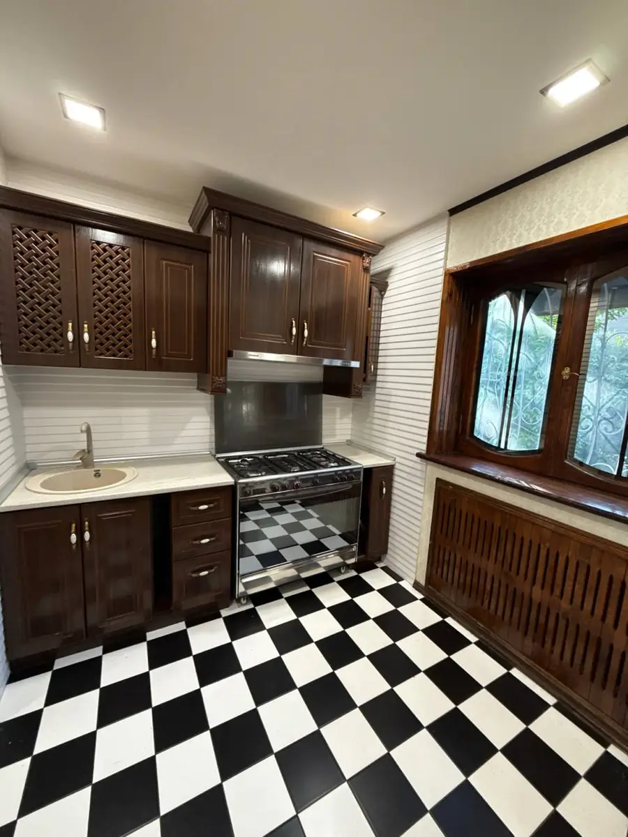 Продается 4-комнатная квартира − 124 м²