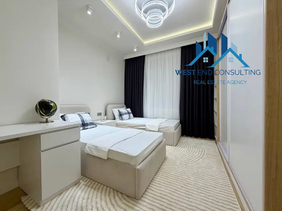 4 xonali kvartira sotiladi − 130 m²