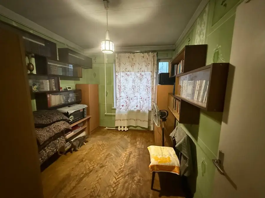 4 xonali kvartira sotiladi − 80 m²