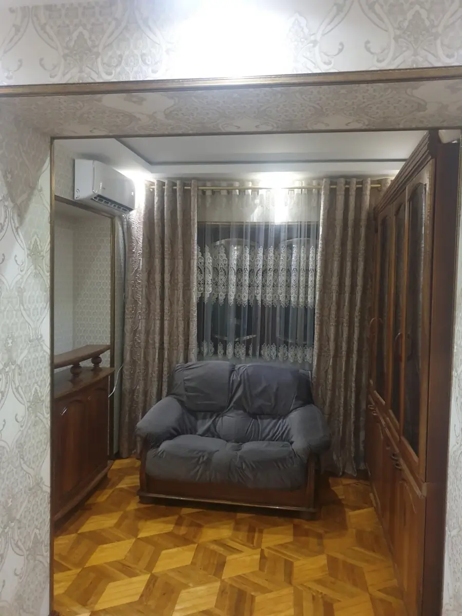 Продается 4-комнатная квартира − 156 м²