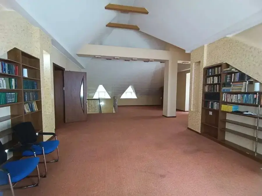 Ijaraga 3 qavatli uy − 380 m²