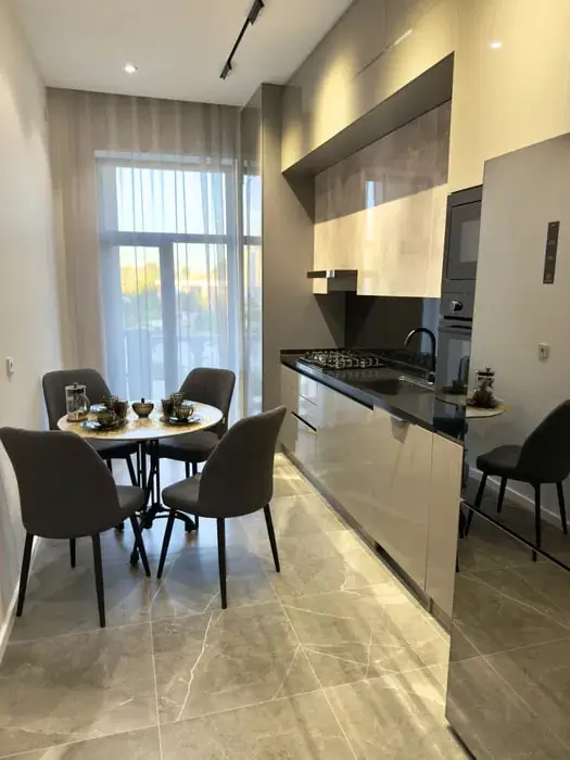Продается 2-комнатная квартира − 83 м²