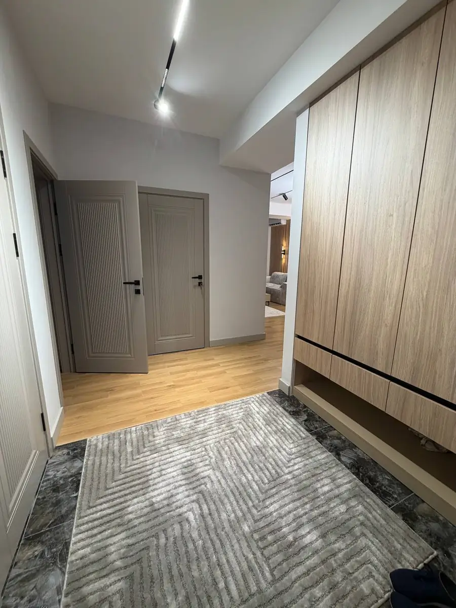 Продается 3-комнатная квартира − 76 м²